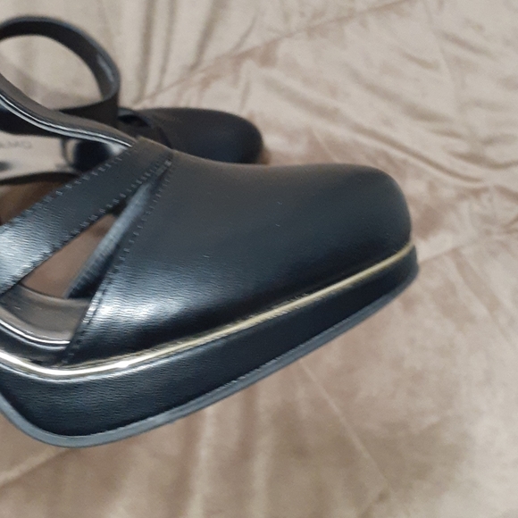 Andiamo brand black and gold heels size 8 1/2 - Picture 6 of 9
